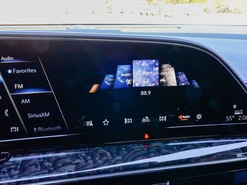 Certified 2021 Cadillac Escalade Premium Luxury image 21