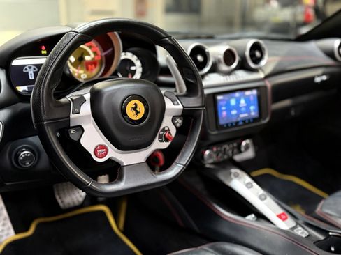 Used 2015 Ferrari California T RWD image 13