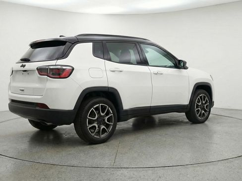 Used 2025 Jeep Compass Trailhawk AWD/4WD image 9