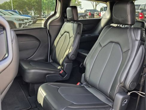 New 2026 Chrysler Pacifica Select FWD image 24