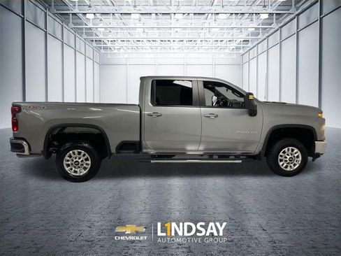 Used 2025 Chevrolet Silverado 2500 LT w/ Convenience Package AWD/4WD image 9