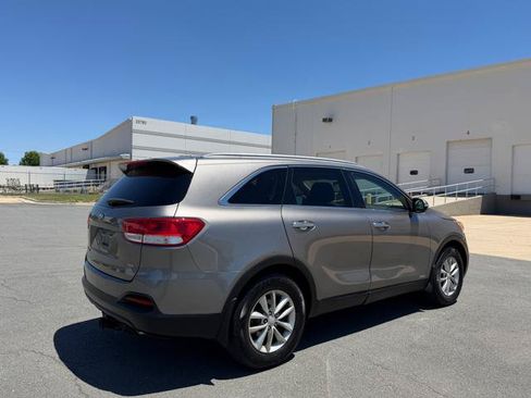 Used 2016 Kia Sorento AWD image 3