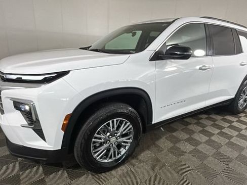 Used 2025 Chevrolet Traverse LT AWD/4WD image 6