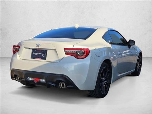 Used 2017 Toyota 86 image 4
