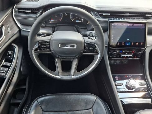 Used 2023 Jeep Grand Cherokee L Overland AWD/4WD image 2