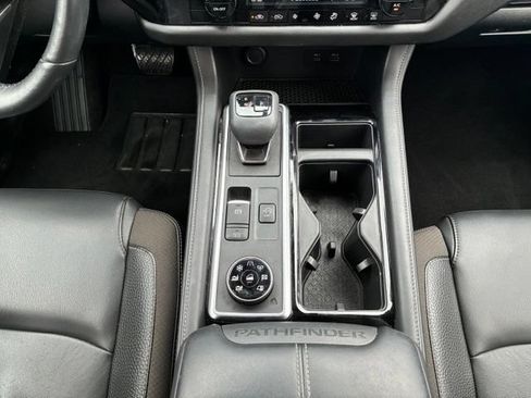 Certified 2023 Nissan Pathfinder Platinum FWD image 18