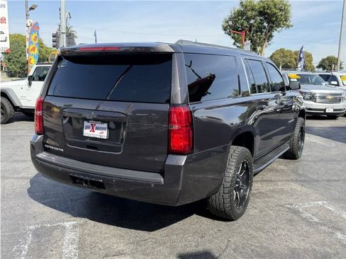 Used 2017 Chevrolet Suburban LT image 6