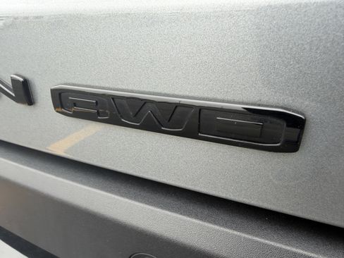 Used 2025 GMC Terrain Elevation w/ Elevation Premium Package AWD/4WD image 10