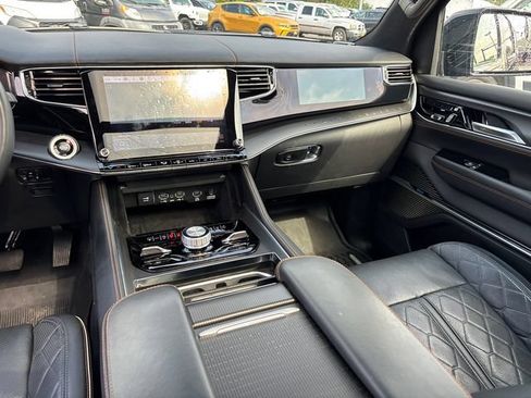 Used 2025 Jeep Grand Wagoneer Series III w/ Rear Seat Video Group 1 AWD/4WD image 12