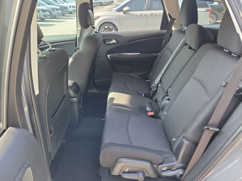 Used 2020 Dodge Journey SE w/ SE Popular Equipment Group FWD image 15