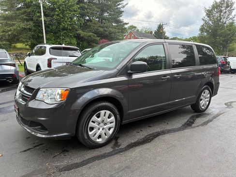 Used 2019 Dodge Grand Caravan SE FWD image 1