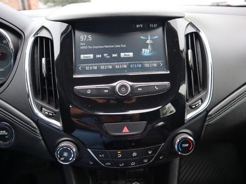 Used 2018 Chevrolet Cruze LT w/ Leather Package image 29