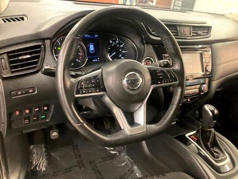 Used 2020 Nissan Rogue SV image 8