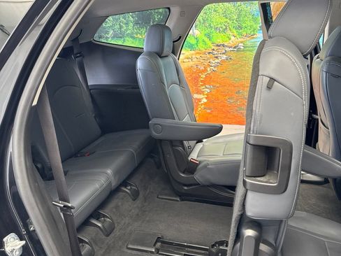 Used 2020 Buick Enclave Essence w/ Sound and Sites Package AWD/4WD image 34