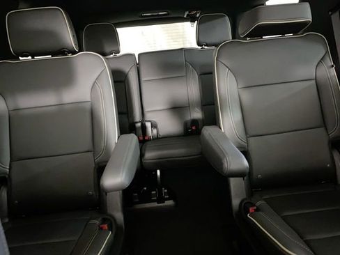 Certified 2023 GMC Yukon SLT w/ SLT Premium Package AWD/4WD image 13