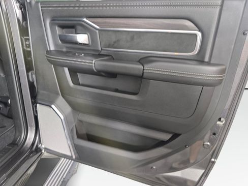 Used 2025 RAM 3500 Laramie AWD/4WD image 37