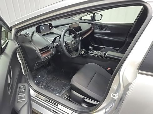 Used 2025 Toyota Prius Plug-In Hybrid image 29