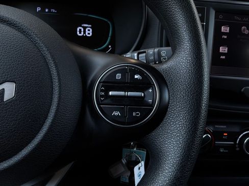 Used 2025 Kia Soul LX w/ LX Technology Package FWD image 32