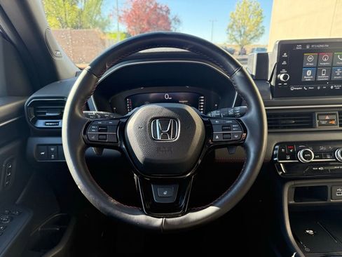 Used 2025 Honda Pilot Black Edition image 8