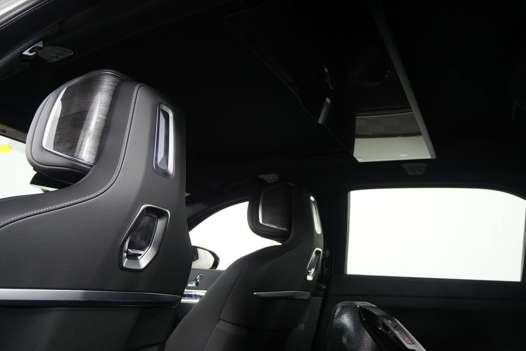 Used 2026 BMW 750e xDrive w/ Executive Package AWD/4WD image 19