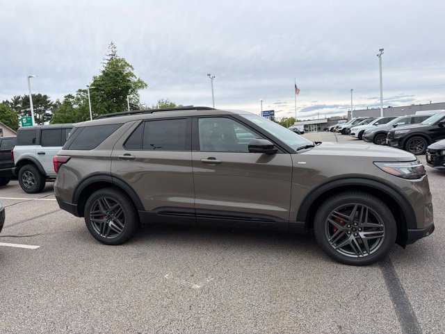 New 2026 Ford Explorer ST-Line w/ ST-Line Street Pack AWD/4WD image 2