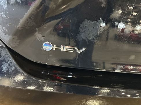 Used 2025 Toyota Camry LE image 6