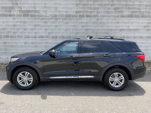 Used 2023 Ford Explorer XLT w/ Equipment Group 202A AWD/4WD image 7