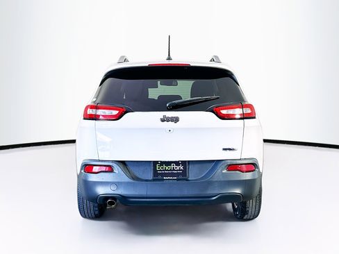 Used 2018 Jeep Cherokee Latitude image 7