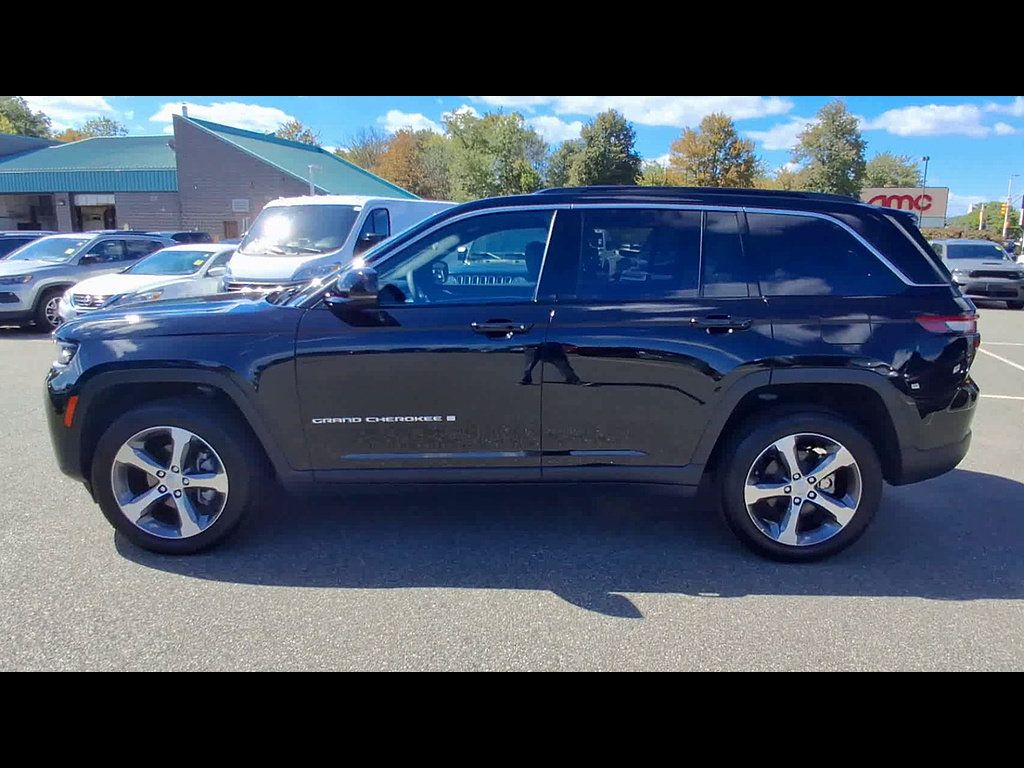 Used 2026 Jeep Grand Cherokee Limited AWD/4WD image 5