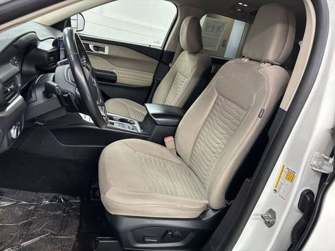 Certified 2020 Ford Explorer XLT image 3