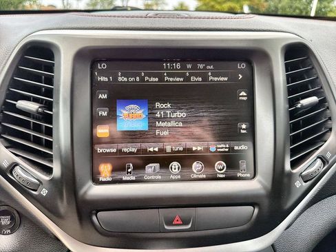 Used 2017 Jeep Cherokee Trailhawk AWD/4WD image 21