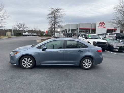Used 2024 Toyota Corolla LE image 2