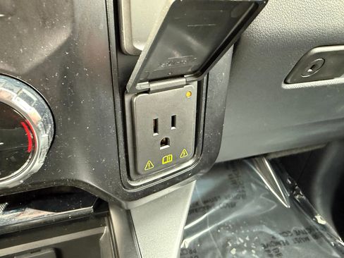 Used 2024 Ford F250 Lariat w/ Chrome Package image 32