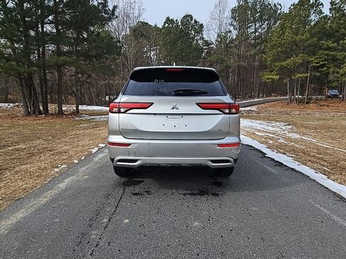 Used 2024 Mitsubishi Outlander SE image 6