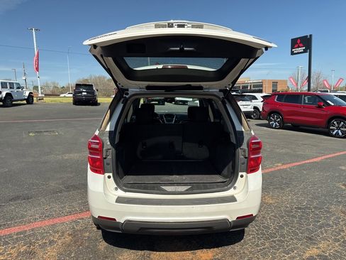 Used 2017 Chevrolet Equinox Premier image 8