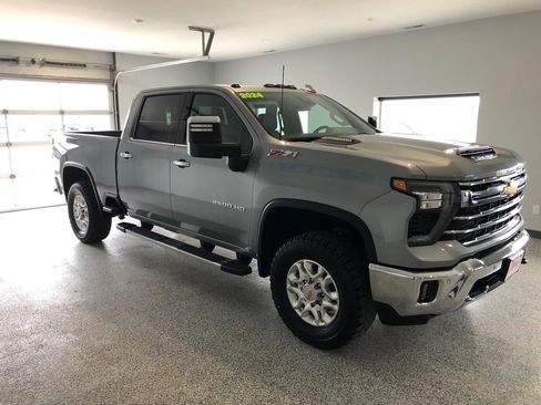 Used 2024 Chevrolet Silverado 2500 LTZ w/ LTZ Plus Package AWD/4WD image 4