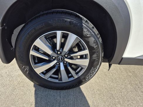 Used 2024 Nissan Pathfinder SL image 11