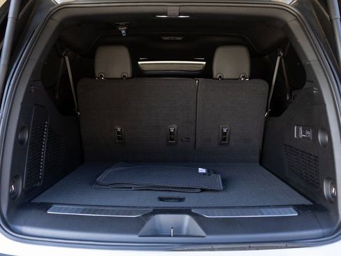 Used 2024 Chevrolet Suburban Z71 w/ Luxury Package image 15