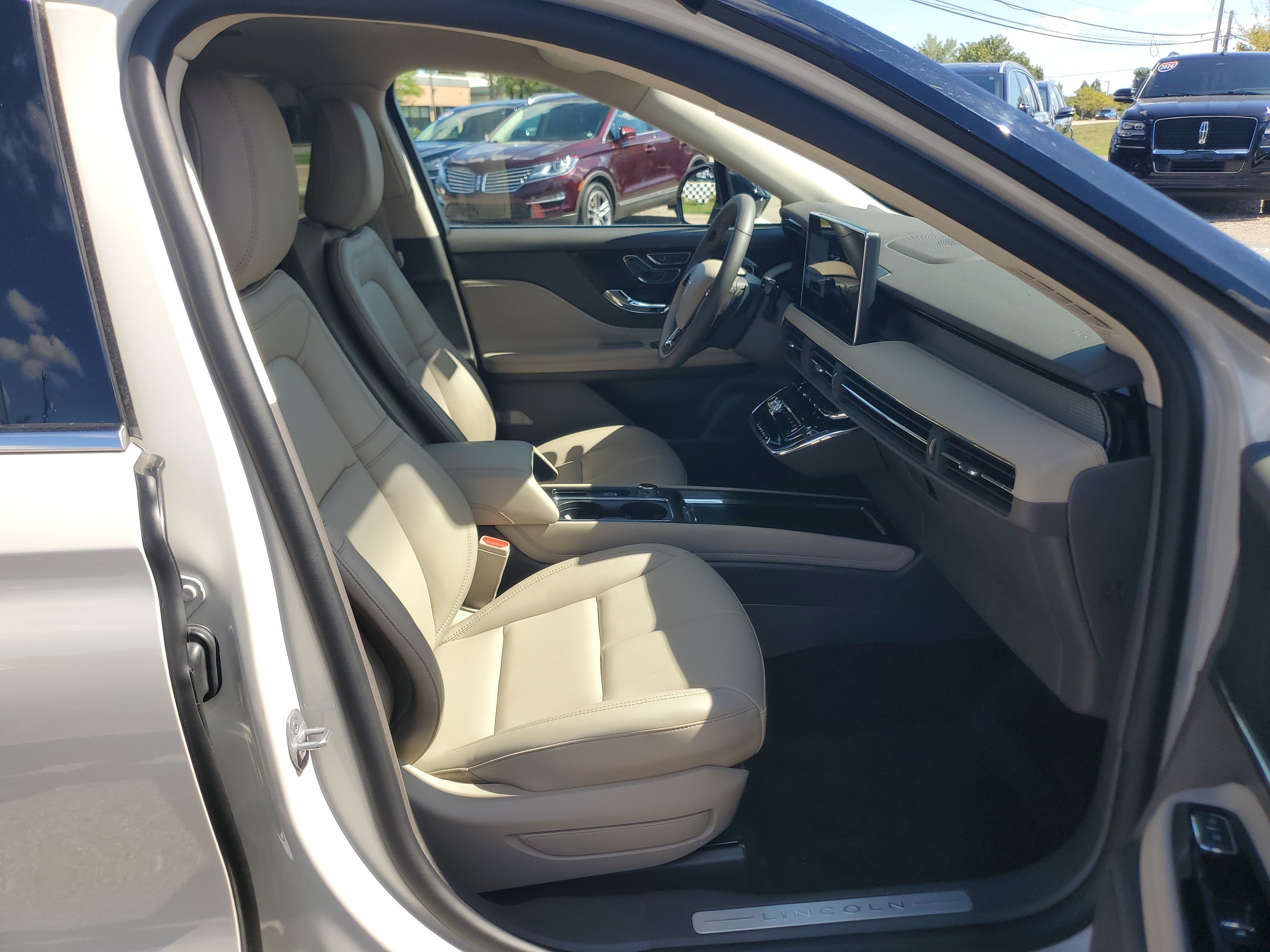 Certified 2023 Lincoln Corsair AWD image 9