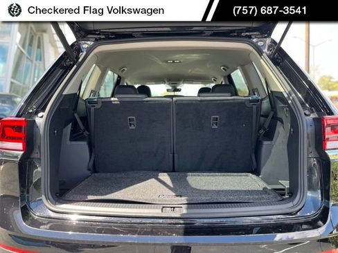 Used 2025 Volkswagen Atlas SE image 32