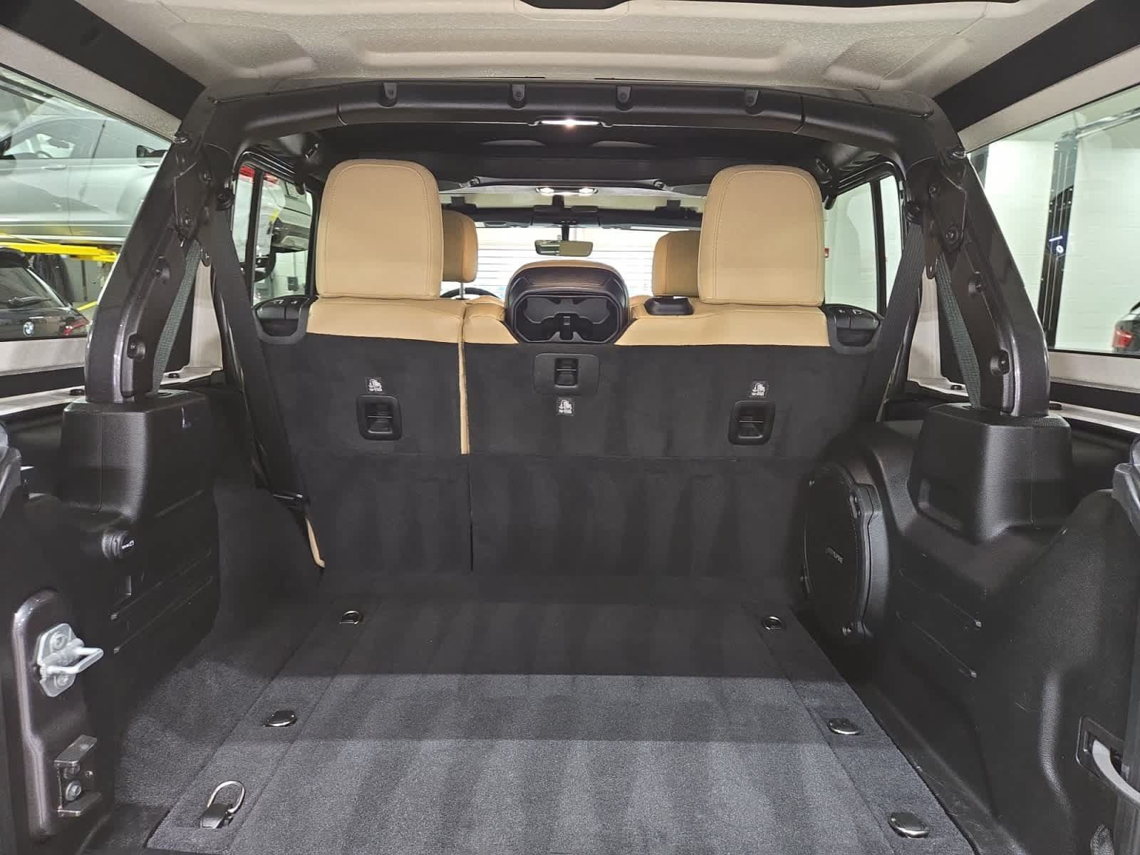 Used 2019 Jeep Wrangler Unlimited Sahara AWD/4WD image 21