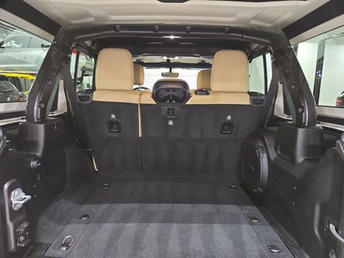 Used 2019 Jeep Wrangler Unlimited Sahara AWD/4WD image 21