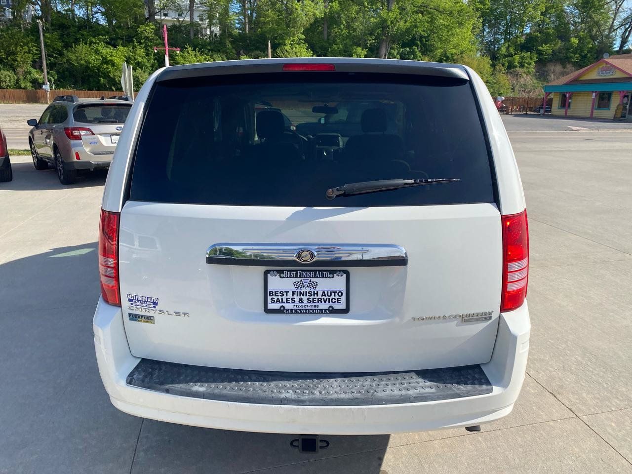 Used 2010 Chrysler Town & Country LX w/ PWR Convenience Group FWD image 7