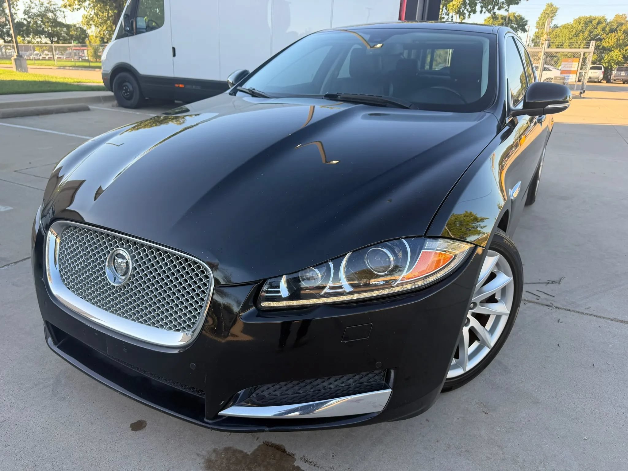 Used 2014 Jaguar XF RWD image 1