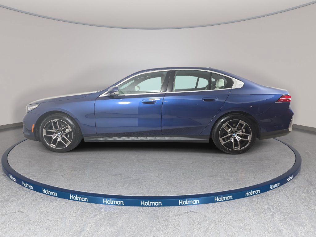 Certified 2026 BMW 530i xDrive w/ Convenience Package AWD/4WD image 8