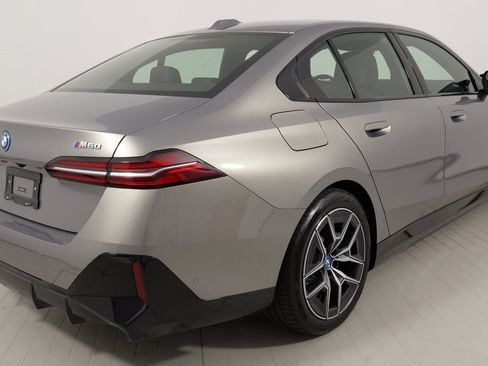 Used 2025 BMW i5 M60 image 32