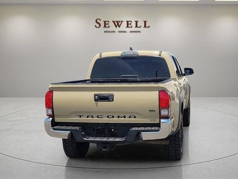 Used 2018 Toyota Tacoma TRD Off-Road AWD/4WD image 5