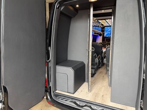 Used 2024 Mercedes-Benz Sprinter 3500 image 27
