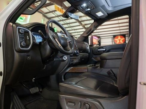 Used 2022 Chevrolet Silverado 2500 High Country w/ Technology Package image 11