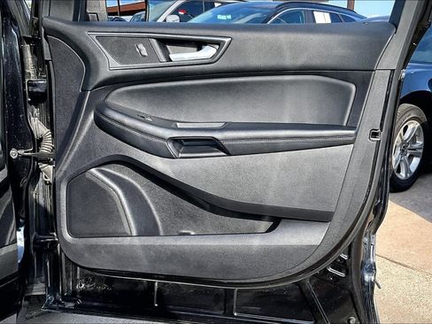 Used 2020 Ford Edge SE image 22
